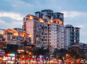 70岁老人听音乐竟降痴呆风险39%？科学揭秘音乐魔力