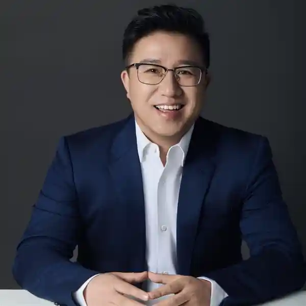 极氪CBO关海涛朋友圈曝离职信号,吉利杨学良暖心送别引热议