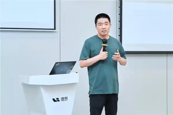 李想薪酬破6.8亿登顶香港董事榜首，刘强东跻身四强引关注