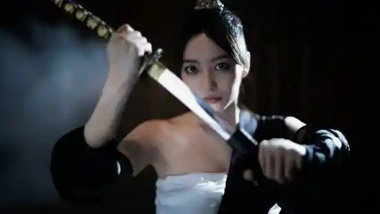 《东京街头上演黑帮恋曲，《天命重启》影游引爆新热潮》