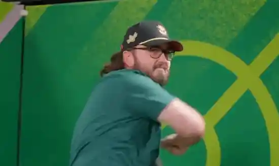 电竞冠军因庆祝动作遭判负！玩家怒斥：裁判失职才该被开除