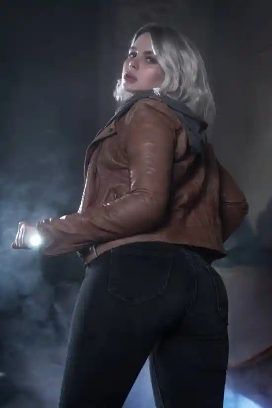 《生化危机9》未发先火！神秘女主格蕾丝Cosplay引爆全网，高还原度造型暗藏剧情线索？