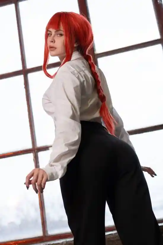 《生化危机9》未发先火！神秘女主格蕾丝Cosplay引爆全网，高还原度造型暗藏剧情线索？